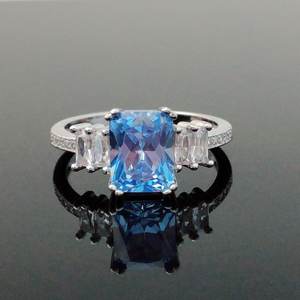 แหวนเงินแท้ประดับอะความารีนทรงบาแกตต์ ดีไซน์ทันสมัย เหมาะสำหรับเป็นแหวนหมั้น แหวนแทนใจ หรือของขวัญวันครบรอบแต่งงาน (ประจำเดือนมีนาคม) - Product Image 3