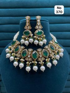 Conjunto de collar Kundan chapado en oro para novias indias con perlas de imitación y pendientes a juego de circonita para fiestas de boda de mujeres - Product Image 6