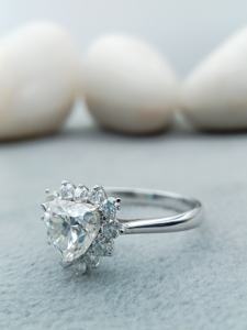 Bague de fiançailles et de mariage fantaisie personnalisée en or massif 14 carats avec diamant solitaire en forme de cœur 2 carats VVS/VS EF, certifiée IGI, tendance - Product Image 5