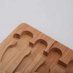 เขียงไม้ทรงสี่เหลี่ยมพร้อมอุปกรณ์สำหรับชีสและช่องเก็บของอเนกประสงค์ - Product Image 2