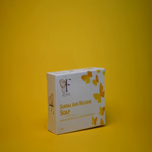 Savon artisanal au bois de santal naturel et au Multani Mitti pour un nettoyage en profondeur, un contrôle du sébum et un éclaircissement de la peau, adapté à tous les types de peau - Product Image 2