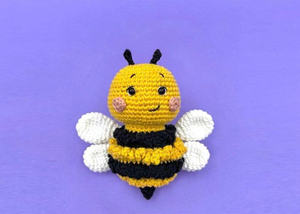 Elección perfecta para un regalo adorable para bebés con un set de amigurumi de abeja tejida a crochet, familia de abejas de peluche hecha a mano, decoración para la habitación del bebé. - Product Image 3