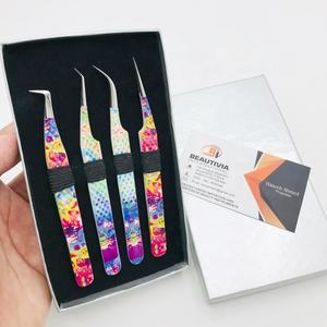 Pinzas de extensión de pestañas profesionales Diamond Grip Punta puntiaguda Acero inoxidable sostenible Probado a mano con logotipo personalizado - Product Image 4