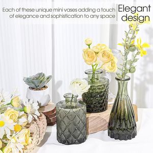 Set di 12 Vasi in Vetro Verde per Fiori, Mini Centrotavola Vintage per Matrimoni e Decorazioni da Tavola, Piccoli Vasi per Fiori e Decorazioni - Product Image 5