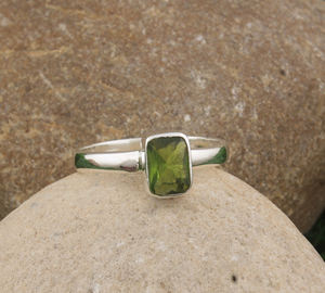 Anillo Solitario de Plata de Ley 925 con Peridoto Natural, Joyería Clásica para Bodas y Fiestas, Piedra de Nacimiento de Agosto, Gema Verde de Corte Simple - Product Image 1