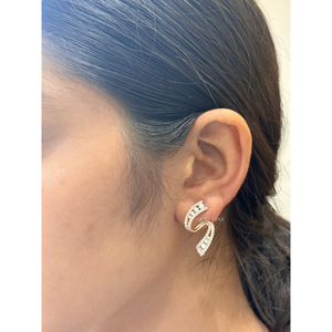 Pendientes de Oreja con Diamantes Cultivados en Laboratorio de Lujo, 1.60 Ct, Corte Redondo, Diseño Curvo con Triple Hilera de Pavé, Oro de 14K, Joyería Fina Personalizada para Mujer - Product Image 1