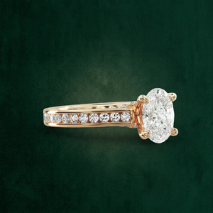 Anillo de Oro Sólido de 18K con Corte Ovalado, Diseño Infinito Trenzado y Halo, Ajustable, con Banda de Piedras Preciosas - Product Image 4