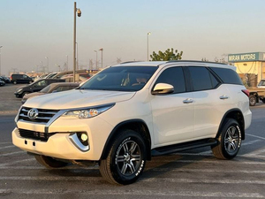 รถยนต์มือสองปี 2022 รุ่น EXR 4.1-6L เครื่องยนต์ดีเซล SUV สีขาว ขับเคลื่อนสี่ล้อ ระบบ I-force Max Premium Turbo เกียร์อัตโนมัติ ล้อแม็ก R20 สีเข้ม เบาะหนังด้านซ้าย หลังคาซันรูฟแบบพาโนรามา - Product Image 2