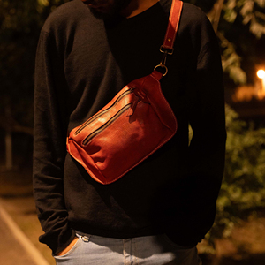 Sac banane en cuir avec plusieurs poches zippées et motif lettres, sac de taille compact pour homme - Product Image 3