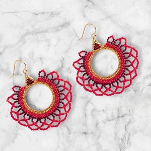 Boucles d'oreilles perlées au fini élégant, style sophistiqué, couleur unie, vente en gros directe usine - Product Image 1