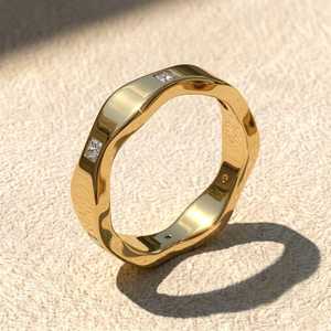 Bague en or massif 14 carats avec diamant taille princesse 0,10 carat et bord ondulé, sertie d'un anneau en or massif 14 carats avec diamant de laboratoire, cadeau de mariage ou de promesse unisexe - Product Image 4