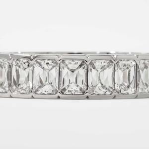 Anillo de compromiso y boda de diseño premium con diamante cultivado en laboratorio de corte ovalado de 5.50 quilates, banda de eternidad completa en oro blanco de 14K, certificado IGI - Product Image 3