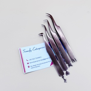 Pince à cils professionnelle en acier inoxydable à pointe lisse de 10 mm, couleur or rose plasma, motifs personnalisés sur le dessous, durable - Product Image 2