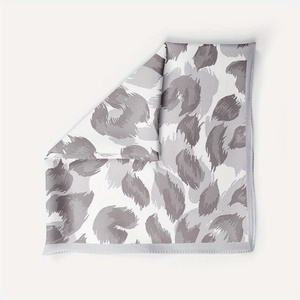 Pañuelos Cuadrados de Algodón, Poliéster y Seda con Estampado Floral para Fiestas, Pañuelos Tipo Bandana, Impresión Digital, Colores y Tamaños Personalizados, Transpirables, Venta al Por Mayor - Product Image 6