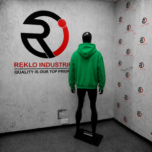 Sudadera con Capucha Verde de Invierno con Gráfico de Oración y Tipografía Audaz, Estilo Cristiano, con Cita Religiosa Inspiradora - Product Image 4