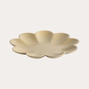 Bol en métal en forme de fleur, bord en pétales, pour servir des desserts, des collations, vaisselle de table - Product Image 1