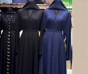 Abaya Más Vendida, Abaya Modesta de Dubái con Cuentas y Lentejuelas, Manga Larga, Abaya Musulmana Tradicional Hecha a Mano, Transpirable, con Cuello en V para Mujer - Product Image 1