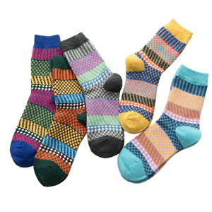 Chaussettes athlétiques décontractées de style urbain, matière respirante, ajustement confortable, parfaites pour un usage régulier et des tenues décontractées - Product Image 1