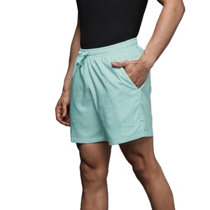 Pantalones cortos de secado rápido de color liso para hombre con bolsillos y cordón en la cintura, pantalones cortos informales, azul claro - Product Image 1