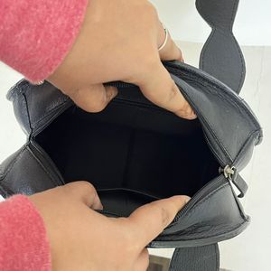 กระเป๋าใส่อาหาร2025หนังวัวสไตล์ตะวันตกกระเป๋าลายดอกไม้พร้อมกระเป๋าสะพายไหล่ดีไซน์เนอร์ลายตารางหมากรุกสไตล์แฟชั่นอินเทรนด์ - Product Image 6