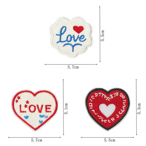 Parche Bordado Termoadhesivo con Forma de Corazón Romántico para Chaquetas y Bolsos - Product Image 3