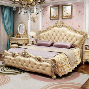 Juego de Dormitorio King de Lujo Clásico Francés en Madera de Caoba Sólida Pintada en Crema con Mesitas de Noche y Tocador para Hotel - Product Image 1