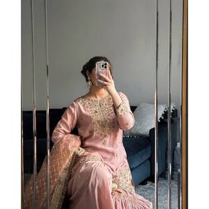 Conjunto de Salwar Kameez de Seda para Fiesta con Lentejuelas y Bordados, Talla XL - Product Image 2