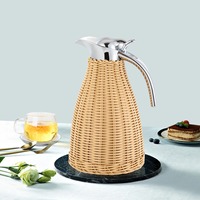 Pichet en rotin design avec couvercle à clip, idéal pour la décoration intérieure, le service d'eau et de boissons, fabriqué à la main en Inde