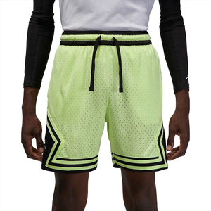 Pantalones cortos de baloncesto para hombre con forro interior de compresión, transpirables, con estampado completo, ideales para entrenamiento funcional y juego. - Product Image 2