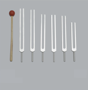 6 diapasones sagrados de solfeo, incluyendo un diapasón 528 con martillo, para uso musical o quirúrgico. - Product Image 1