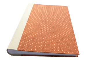 Album photo à reliure parfaite, cousu à la main, en cuir recyclé et papier de coton, couleur beige, dos moyen brun, couverture rigide fantaisie - Product Image 2