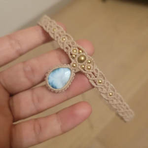 สร้อยคอมาคราเม่ไข่มุกเทียมธรรมชาติ ทำด้วยมือ จี้รูปหยดน้ำสีฟ้า เครื่องประดับลายดอกไม้เรียบง่ายสวยงาม - Product Image 3