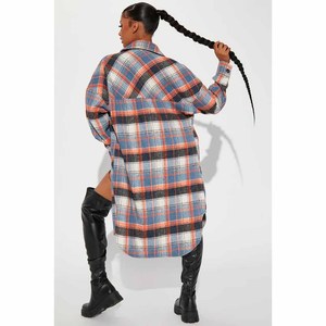 Manteau long en laine à carreaux grande taille pour femme, style décontracté, col à revers, boutonnage surdimensionné, vente en gros - Product Image 4