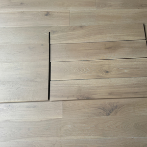 Plancher en chêne massif blanc, 18 mm d'épaisseur, qualité sélectionnée, lisse, laque UV transparente, système à languettes et rainures, pour usage intérieur - Product Image 6