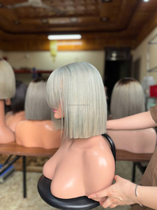 Pelucas de Cabello Humano Liso Corto Gris Plateado con Flequillo, Peluca Rubia Ceniza hasta los Hombros para Cabello Natural, Precios al por Mayor - Product Image 1