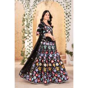 Ensembles de vêtements pour femmes de créateurs Lehenga Choli avec de magnifiques broderies multi-fils - Product Image 1
