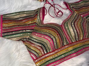 Blusa Étnica Abstracta Bordada con Lentejuelas de Seda Cruda, Cuello Corazón, Mangas Cortas, Grabado en Relieve, Ecológica, Lavable, para Fiesta de Otoño - Product Image 4