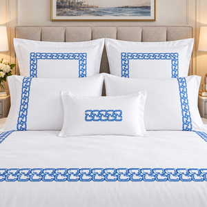 Juego de Ropa de Cama Bordada Geométrica Azul de Lujo, Funda de Edredón y Fundas de Almohada de Algodón Blanco Suave de Primera Calidad para una Decoración Elegante de la Habitación Principal - Product Image 3