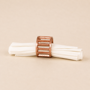 Ronds de serviette en or classiques Design rond élégant Finition en métal poli Support durable parfait pour les mariages, les fêtes à manger - Product Image 4