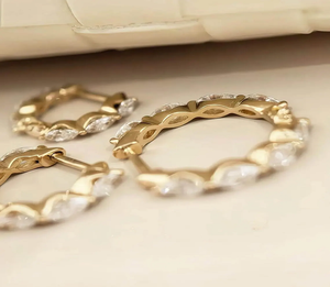 Pendientes de Aro de Oro de 14K con Diamantes Marquise, Pequeños, Minimalistas, para Uso Diario, Elegantes y Finos - Product Image 3