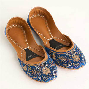 Chaussures légères de mode pour femmes, en cuir synthétique durable, antidérapantes, style tendance, toutes saisons - Product Image 1