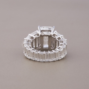 Bague en diamant taille émeraude de conception haut de gamme, diamant créé en laboratoire, or blanc, bijoux fins en diamant pour femmes, provenant d'Inde - Product Image 2