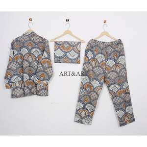 Conjunto de Pijama de Algodón Ligero Estampado a Mano para Mujer, Tela Suave, Transpirable y de Secado Rápido, para Todas las Temporadas, Relajante, Informal para Dormir - Product Image 4