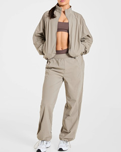 Conjunto Deportivo de Verano para Mujer, Color Taupe, Estilo Retro, Chaqueta Deportiva y Pantalones Jogger, Ligero, Ecológico, Transpirable y de Secado Rápido - Product Image 6