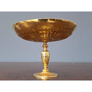 El tazón de latón para servir es un pieza de arte culinario atemporal que el brillo del latón capta instantáneamente la atención y el asombro. - Product Image 1