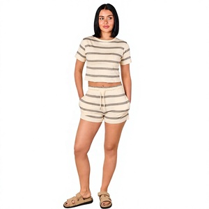 Ensemble short et haut court EVERGLOW pour femme en polyester uni, col rond, manches courtes, tenue décontractée d'été, poches, respirant, tricoté - Product Image 1