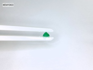 พลอยมรกตแซมเบียทรงแปดเหลี่ยม 1.22 กะรัต ใหม่ล่าสุด คุณภาพเยี่ยม ความใสดี เหมาะสำหรับทำแหวนและจี้ - Product Image 6