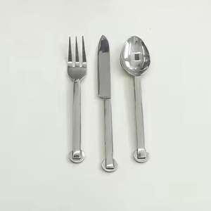 Ensemble de couverts en acier inoxydable 304 de qualité supérieure, finition miroir, avec manches en émail rouge, comprenant cuillère, fourchette et couteau - Product Image 2