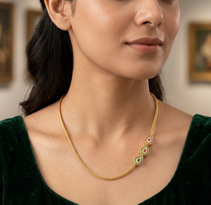 Chaîne de poitrine en alliage de cuivre plaqué or Divyoro avec cristaux en forme de poire et strass – Bijoux pour enterrement de vie de jeune fille et fiançailles pour femme - Product Image 3