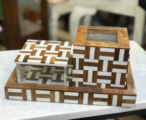 Juego de caja y bandeja para quemador de incienso aromático de madera de pino con incrustaciones negras, hecho a mano en India por ILAHI. - Product Image 6